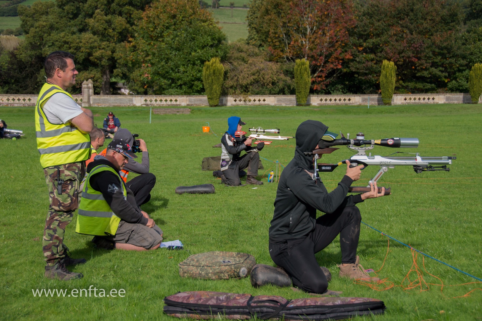 711 Second round kneeling